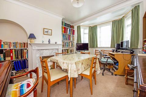 171 Dukes Avenue, Richmond, TW10 7YH