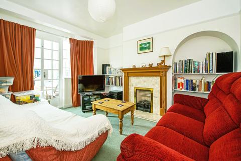 171 Dukes Avenue, Richmond, TW10 7YH