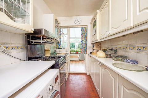 171 Dukes Avenue, Richmond, TW10 7YH