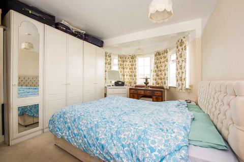 171 Dukes Avenue, Richmond, TW10 7YH