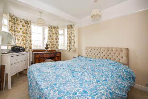 171 Dukes Avenue, Richmond, TW10 7YH