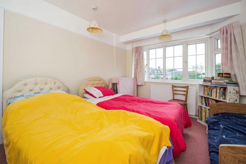 171 Dukes Avenue, Richmond, TW10 7YH