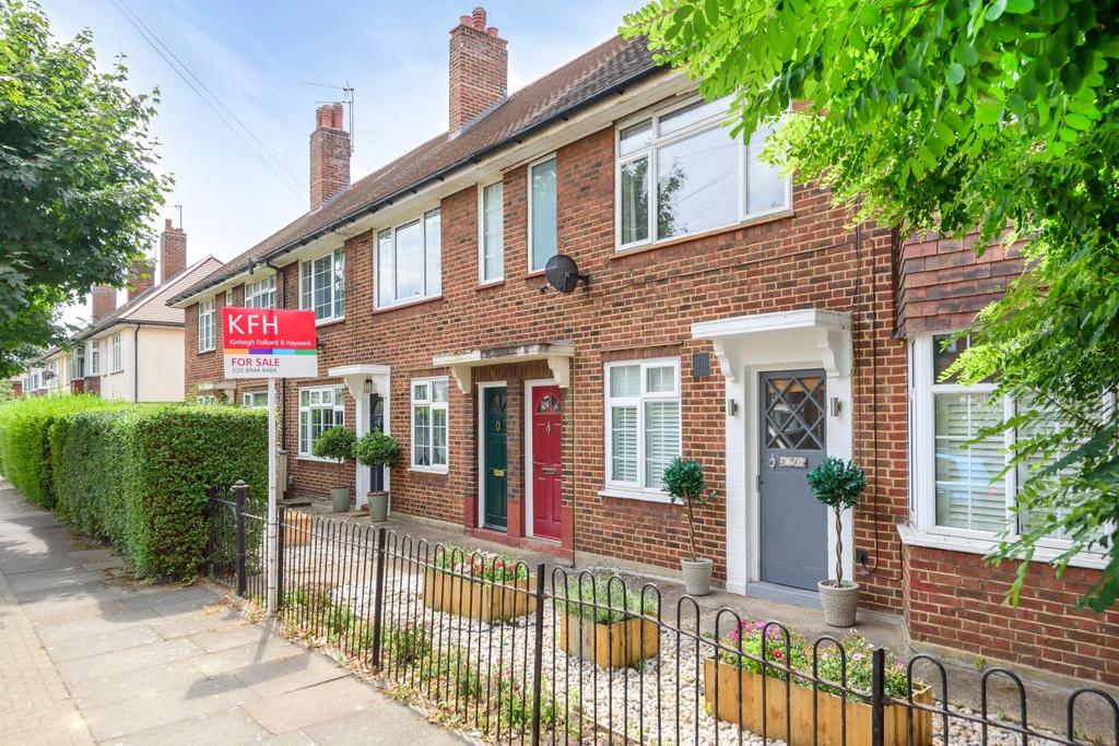 Godley Road, Earlsfield 2 bed flat £575,000