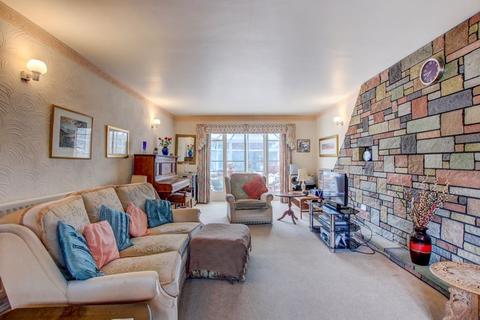 69 Bromsgrove Road, Studley, B80 7PE