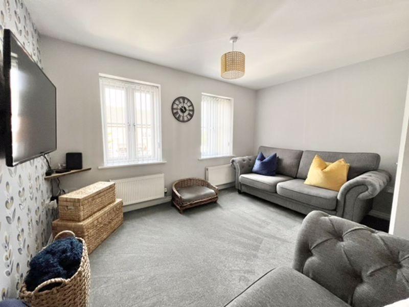 Bedroom 2 / Lounge