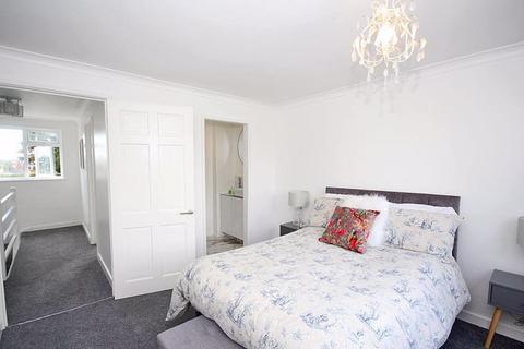 37 Louth Road, Holton Le Clay, Grimsby, DN36 5EA