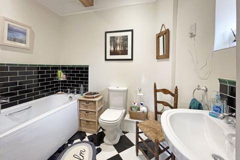 12 Fore Street, Ide, Exeter, EX2 9RQ