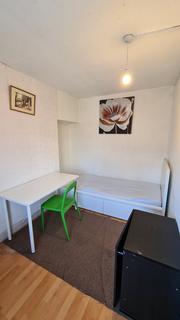 4 bedroom end of terrace house to rent, Gerard Avenue, Coventry, CV4