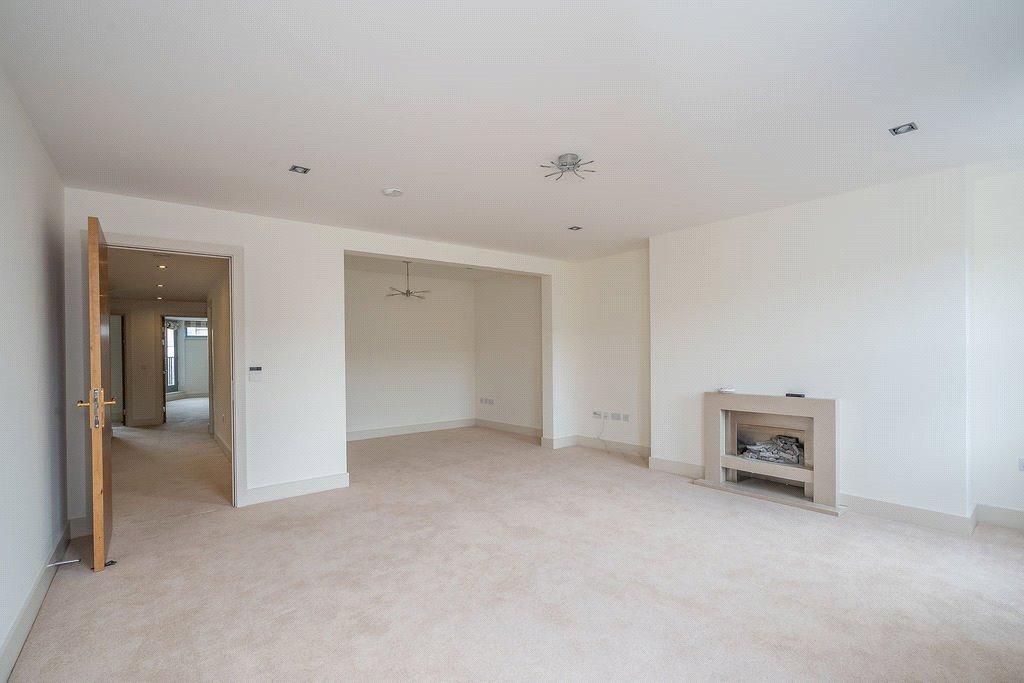 St Vincent Place, Edinburgh 2 bed apartment £2,000 pcm (£462 pw)