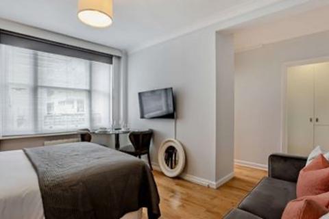 Studio to rent, Hill Street, Mayfair, W1J