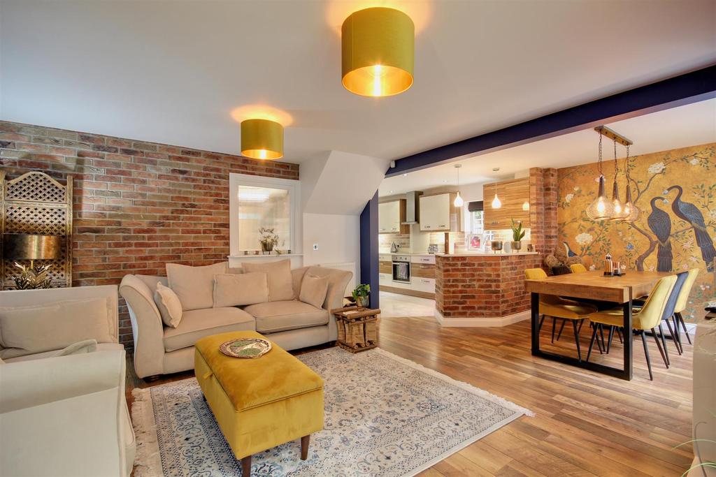 Rye Crescent, Brough 4 bed detached house for sale £350,000