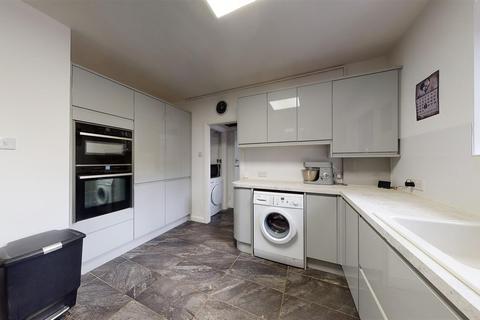3 bedroom flat for sale - Sandgate Road, Folkestone