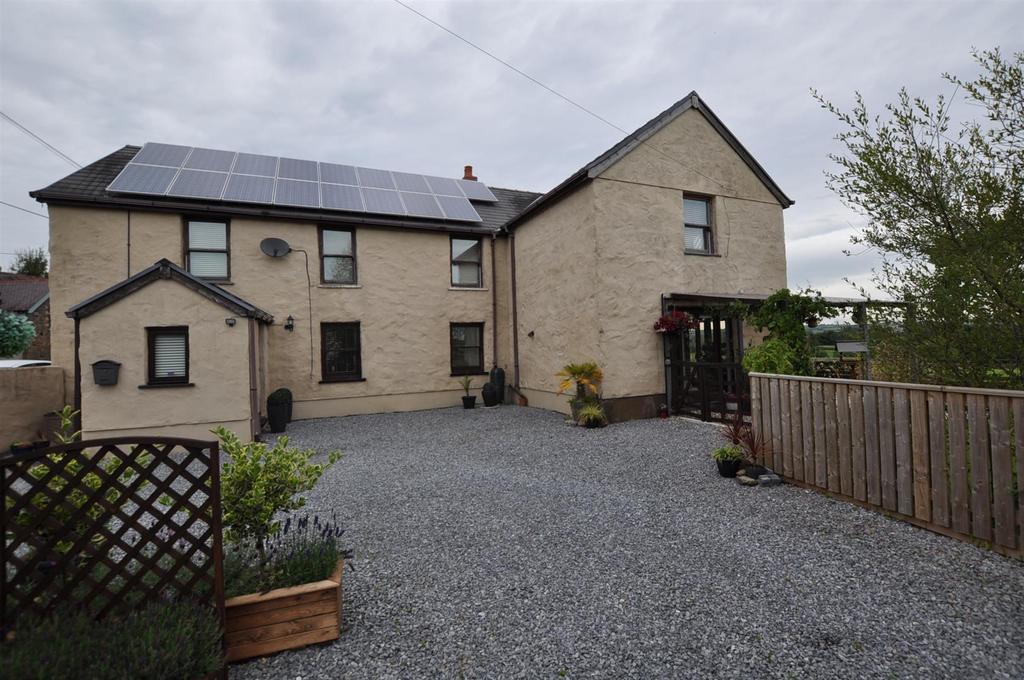 High Street, St. Clears, Carmarthen 4 bed detached house £349,950