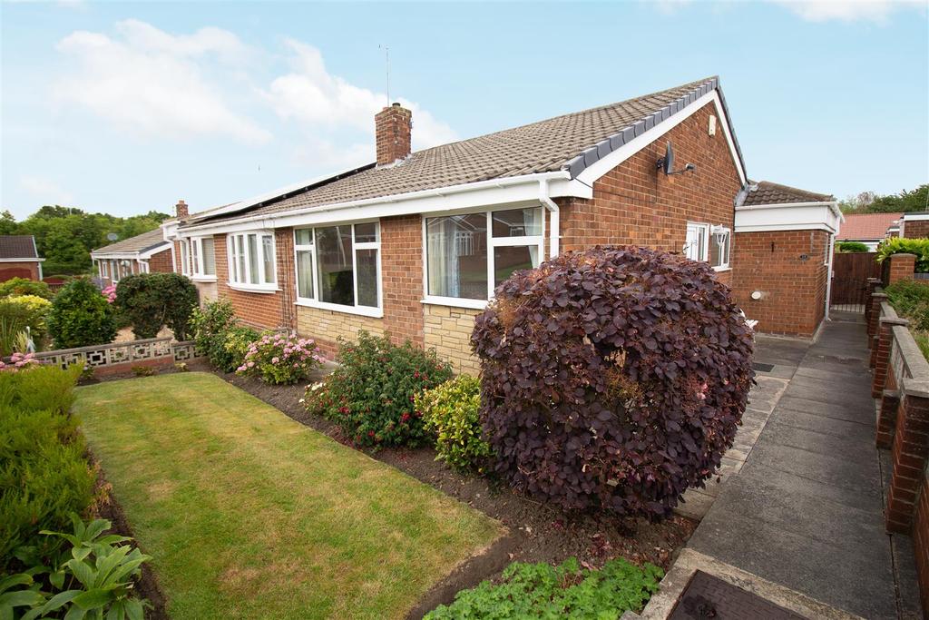 Berkhampstead Court, Gateshead 2 bed semidetached bungalow £160,000