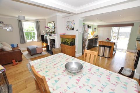 Llwyn-ty-gwyn Spring Gardens, Whitland, SA34 0HR