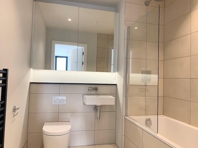 En-suite i.jpg