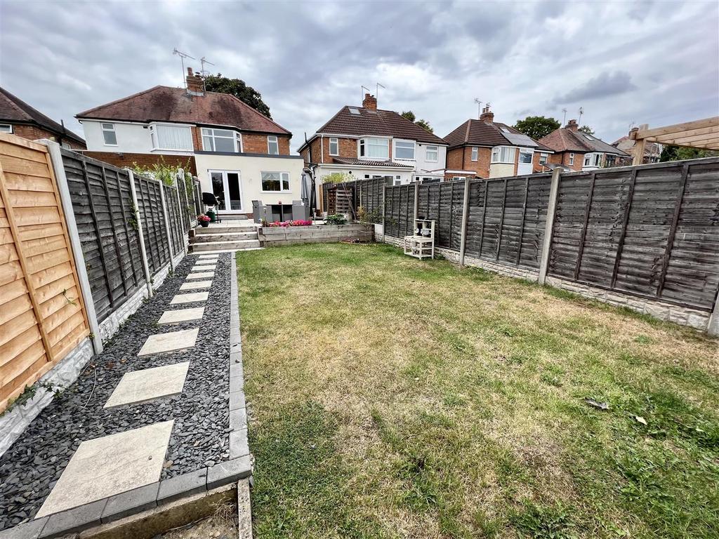 Sandgate Road, Hall Green, Birmingham 3 bed semidetached house £300,000
