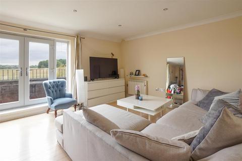 2 bedroom penthouse for sale, Bread And Meat Close, Warwick