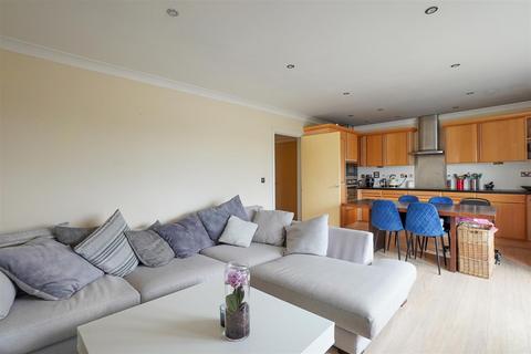 2 bedroom penthouse for sale, Bread And Meat Close, Warwick