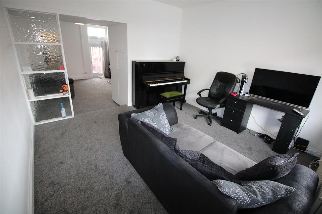 Langwith Road, Shirebrook, Mansfield 3 bed terraced house £115,000
