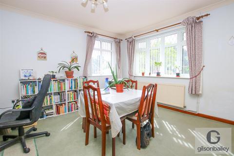 2 Brimbelow Road, Hoveton, Norwich, NR12 8UJ