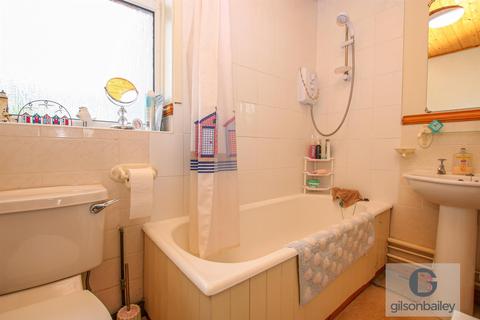 2 Brimbelow Road, Hoveton, Norwich, NR12 8UJ