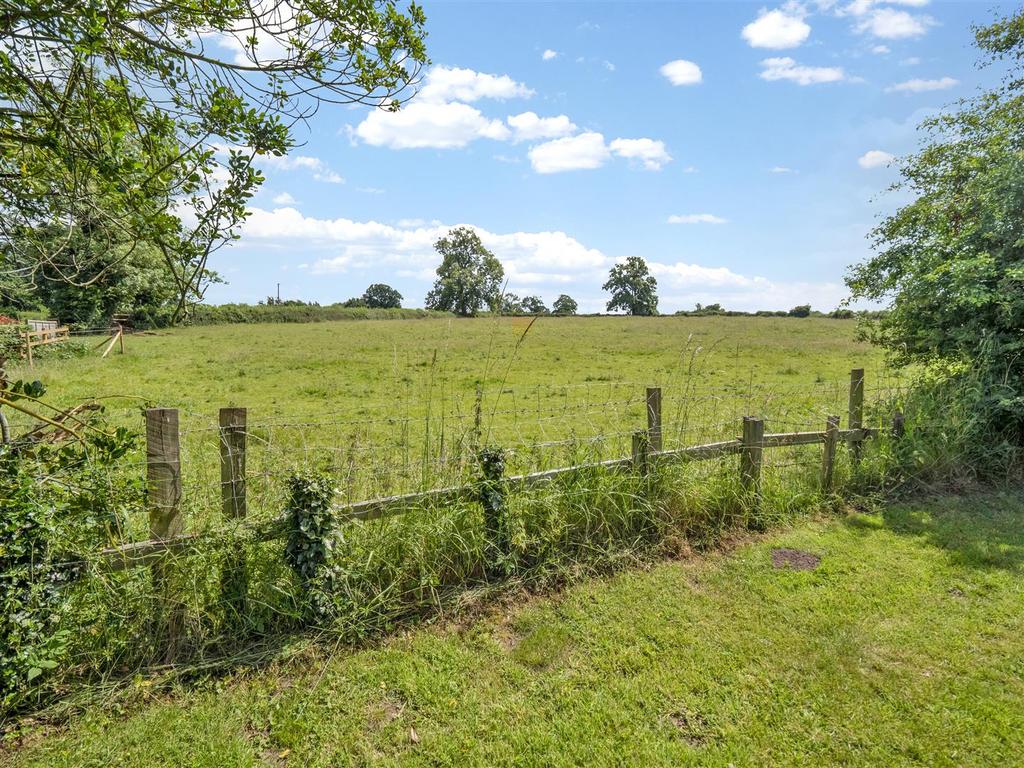 Lavender Hall Lane, Berkswell... 2 bed cottage £500,000