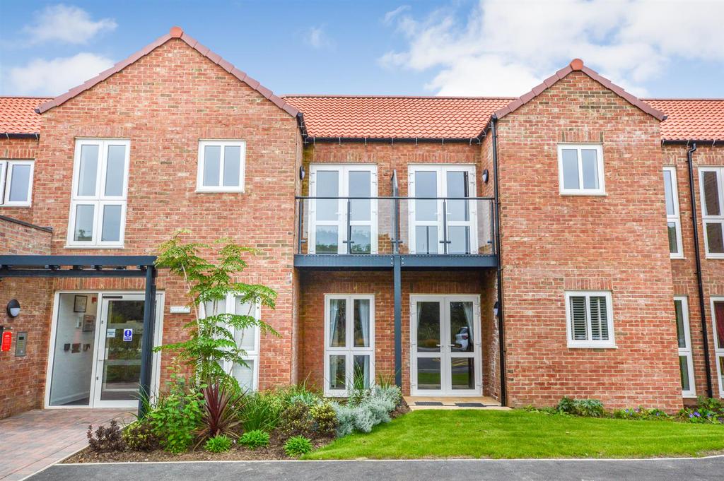 Brigg Court, Chantry Gardens, Filey, YO14 9FB 1 bed flat for sale £