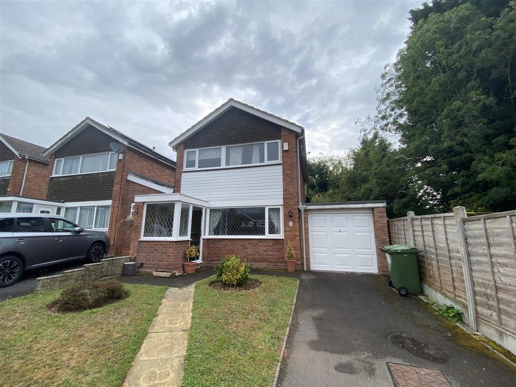 56 Cherrington Gardens, Wolverhampton 3 bed detached house £995 pcm