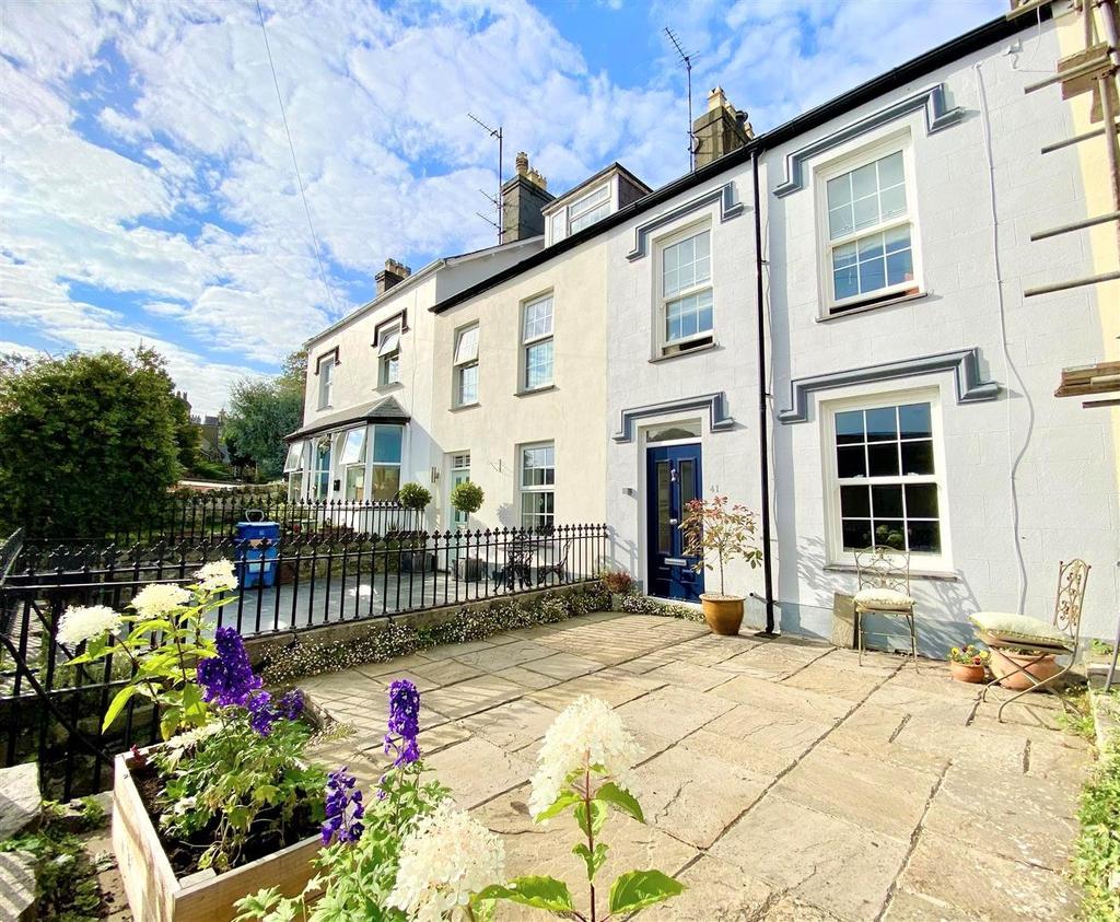 Lleyn Street, Pwllheli 3 bed townhouse £775 pcm (£179 pw)