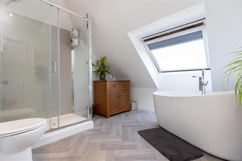 6 Glover Court, PH2 0UA
