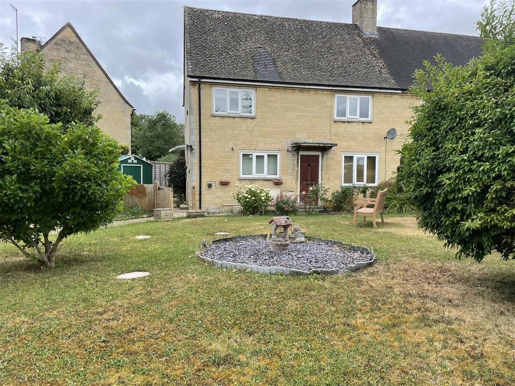 Rye Close, BourtonOnTheWater... 3 bed semidetached house £307,500