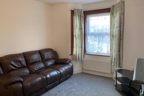 106 Grove Road, Hounslow, TW3 3PT