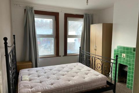 106 Grove Road, Hounslow, TW3 3PT
