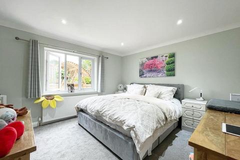 16 Bourne Walk, Staincross, Barnsley, S75 6JQ