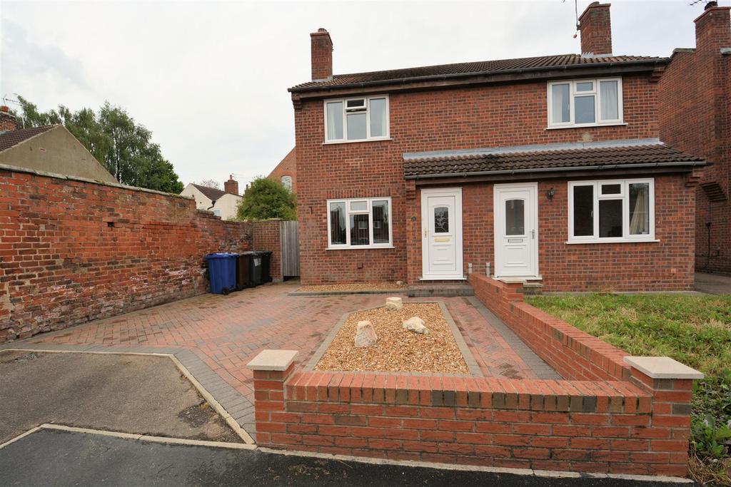 Coupland Road, Selby 2 bed semidetached house £175,000
