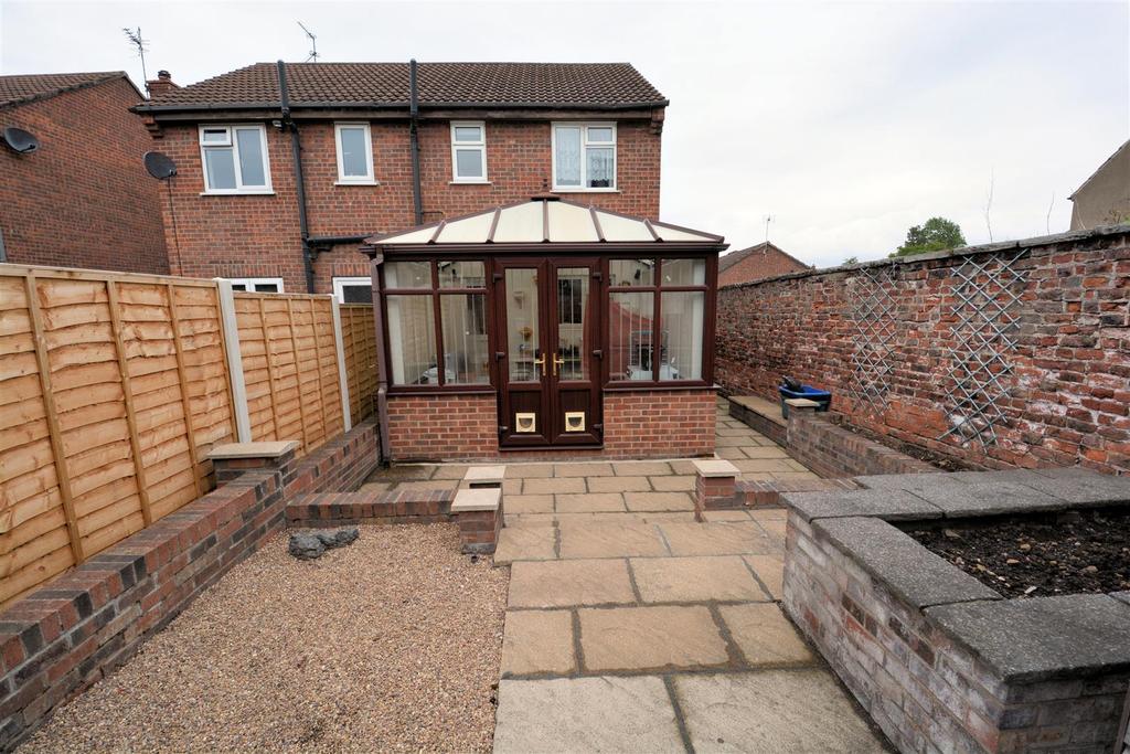 Coupland Road, Selby 2 bed semidetached house £175,000