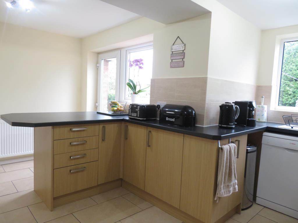 Cherrywood Road, Streetly, B74 3RU 3 bed semidetached house £1,200