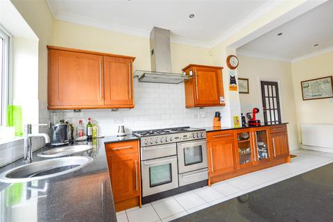 218 Beverley Road, Kirk Ella, Hull, HU10 7HE