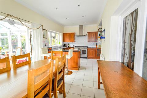 218 Beverley Road, Kirk Ella, Hull, HU10 7HE