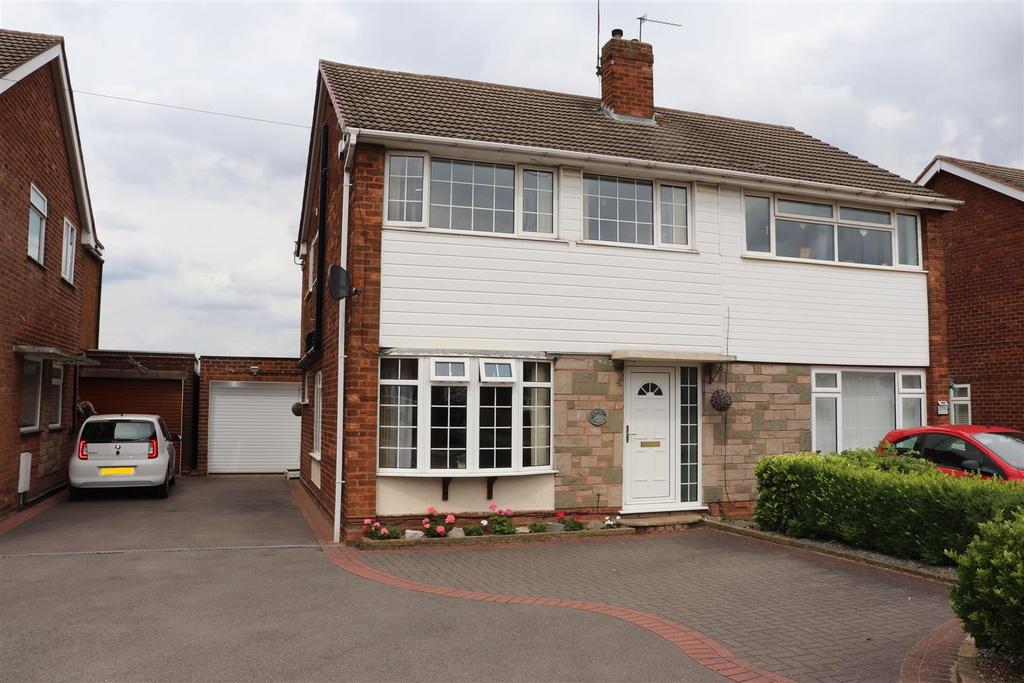 Barns Lane, Rushall 4 bed semidetached house £269,950