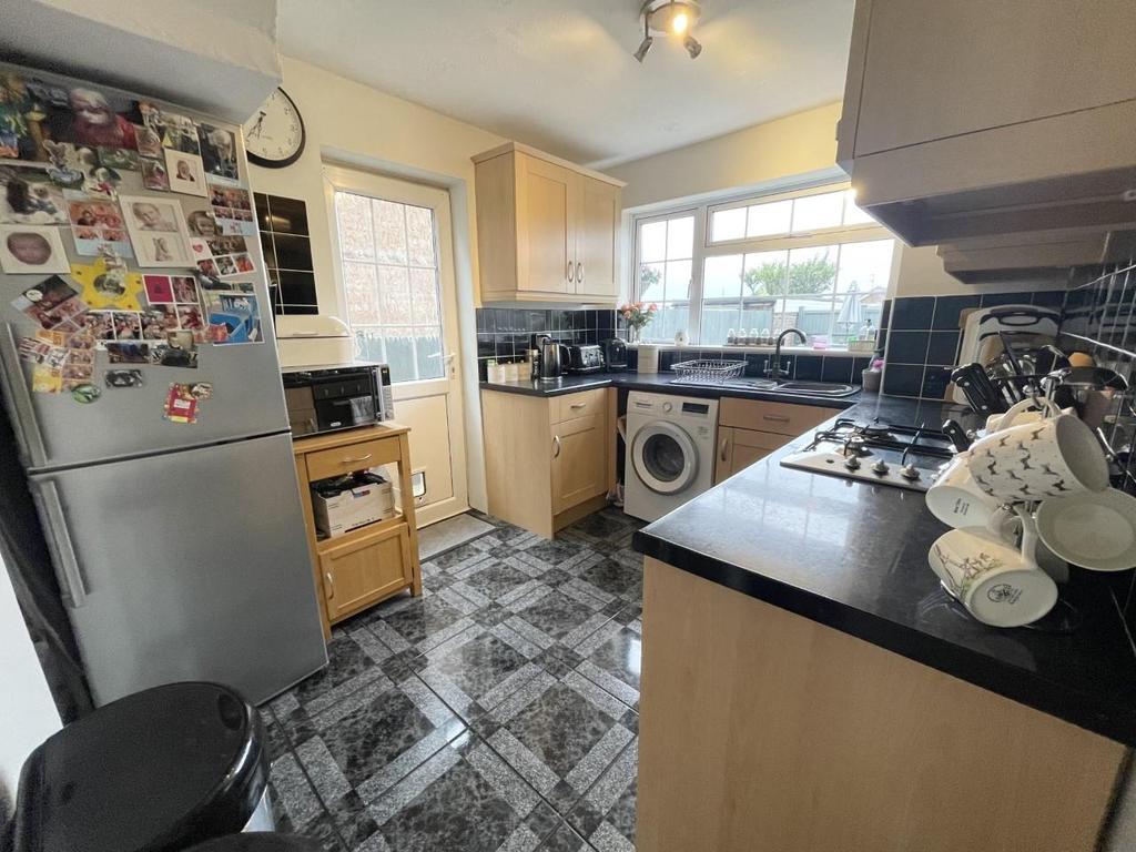 Swift Road, Abbeydale, Gloucester 3 bed semidetached house £260,000