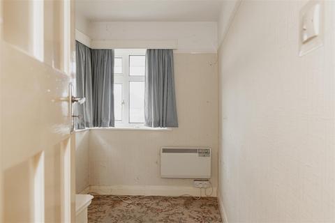 64 Sandcross Lane, Reigate, RH2 8EY