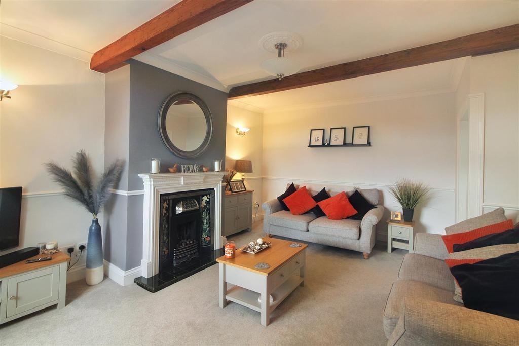 Far Bank, Shelley, Huddersfield, HD8 8HT 2 bed end of terrace house for