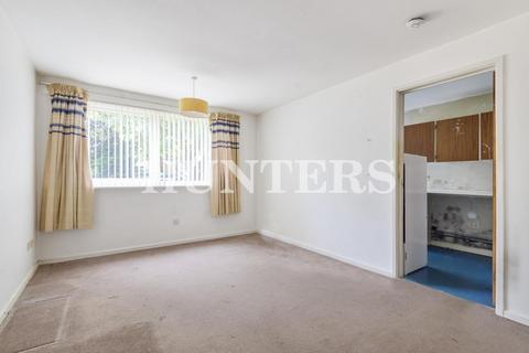 1 bedroom flat for sale - Brendans Close, Hornchurch