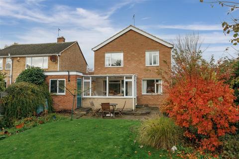 7 Almond Grove, Warwick, CV34 5TB
