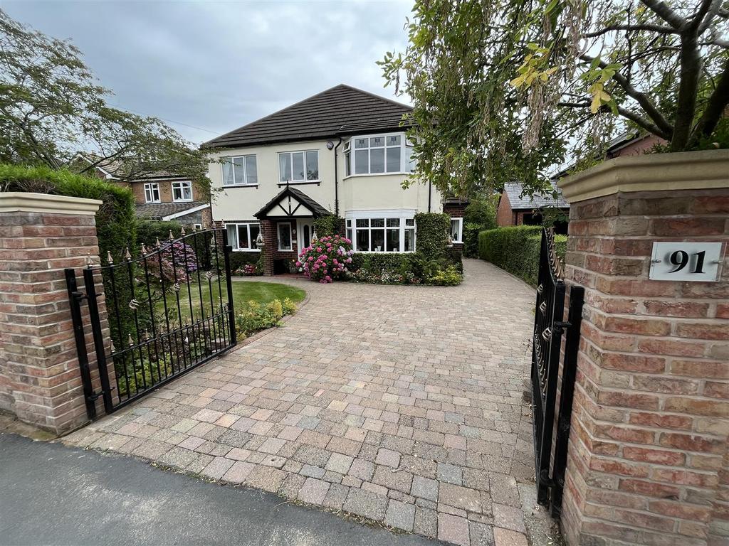 Moor Lane, Wilmslow 4 bed detached house £930,000