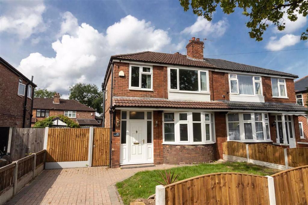 Oakfield Avenue, Firswood, Trafford, M16 3 bed semidetached house £