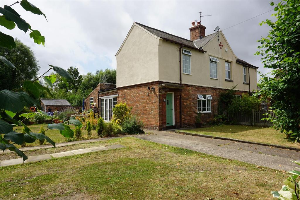 Skellow Road, Carcroft, Doncaster 3 bed semidetached house £275,000