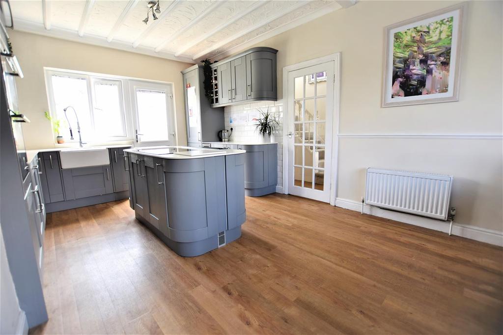 Lower High Street, Shirehampton 4 bed detached house £525,000